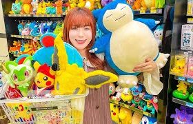 ポケモンセンターオキナワを貸し切って10分間買い放題してみた！ピカチュウのぬいぐるみやお菓子爆買いチャレンジ【大量購入品紹介】