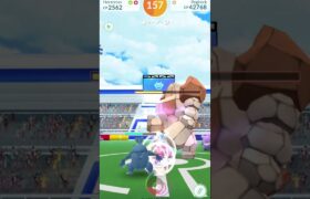 タイトル: ポケモンGOレイド: 色違いレジロックを撃破！#shorts