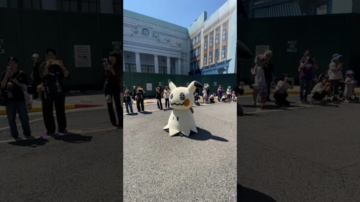 ユニバの街並みを行進するゴーストポケモンたちが可愛過ぎる #USJ #ポケモン #pokemon #shorts