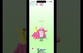 Pokemon GO – gintotski Playing with Buddy Lickitung